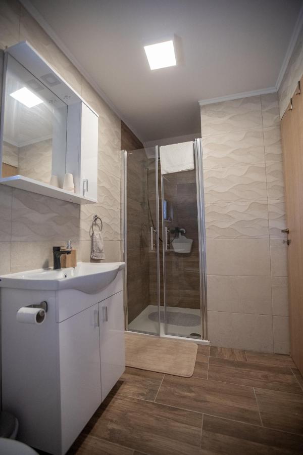 Apartmani Lara Modrus-Kuca Za Odmor Exteriör bild