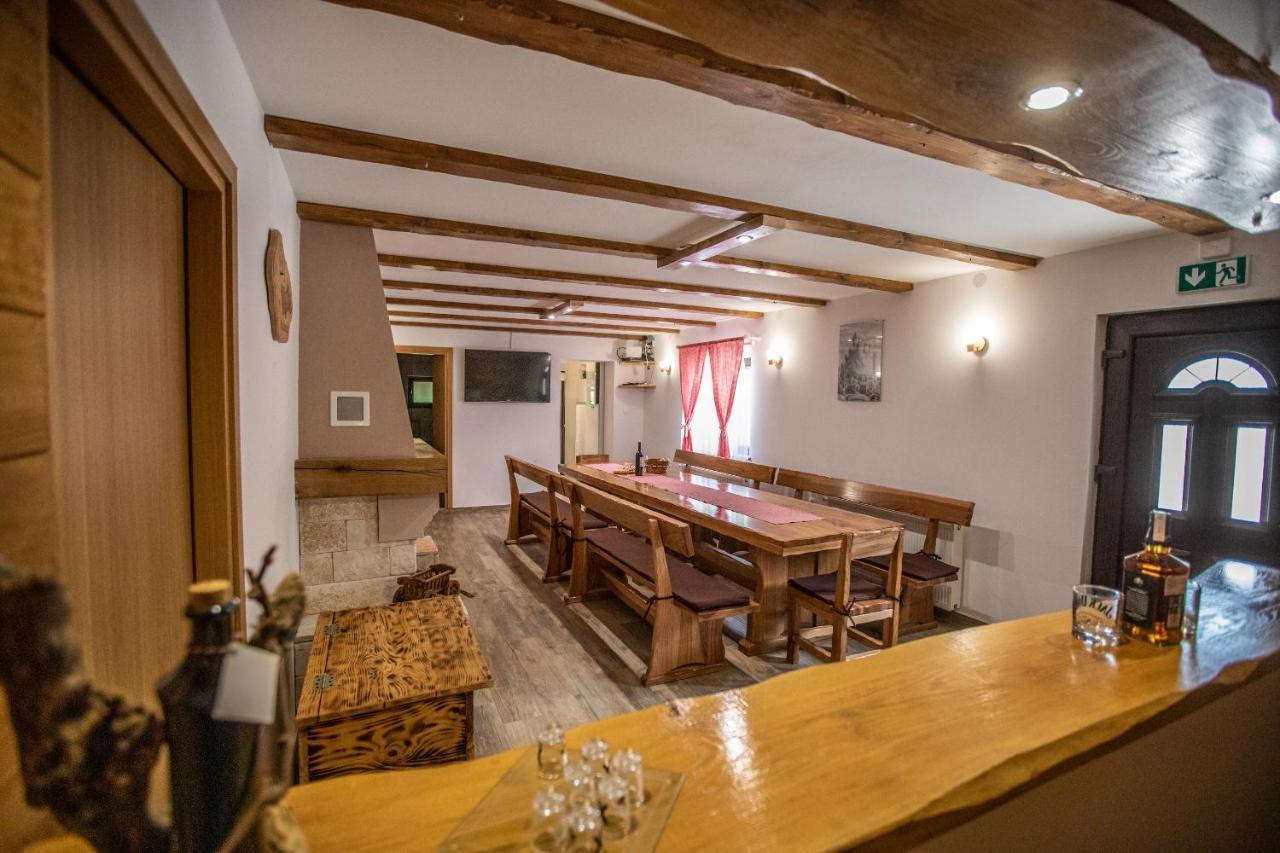 Apartmani Lara Modrus-Kuca Za Odmor Exteriör bild
