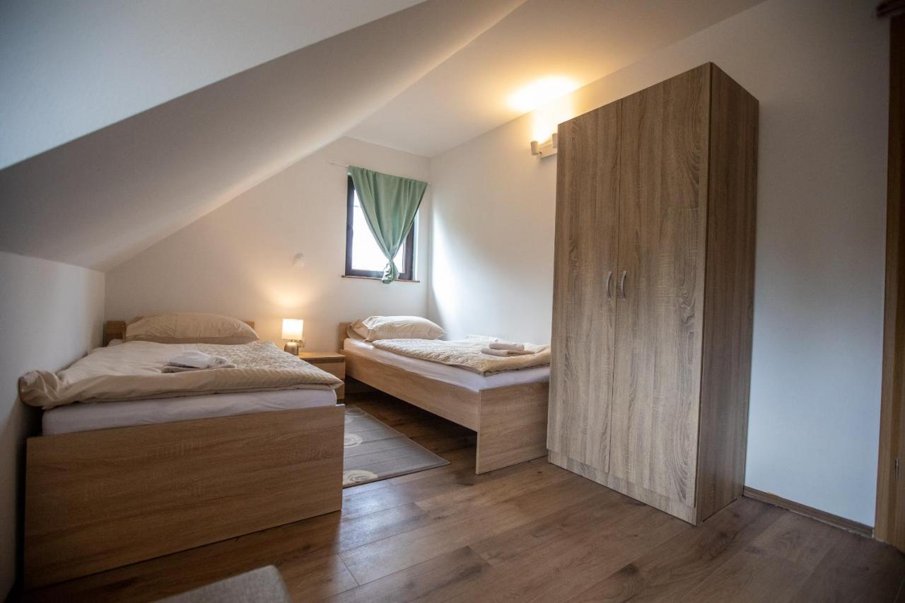 Apartmani Lara Modrus-Kuca Za Odmor Exteriör bild