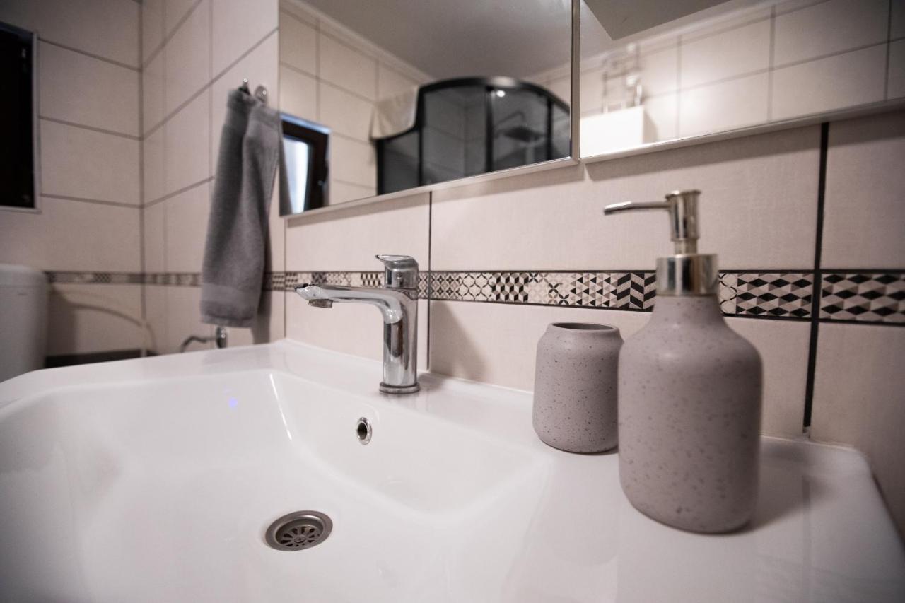 Apartmani Lara Modrus-Kuca Za Odmor Exteriör bild